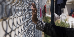 Minimizar o impacto humanitário da detenção de imigrantes: É hora de promover alternativas