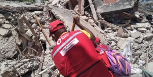 Esforços urgentes para salvar vidas no Haiti e relatórios preliminares já confirmam a devastação do terramoto