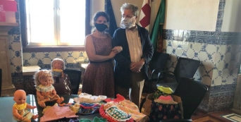 Roupa e brinquedos para bebés doados pela Associação "4 Babies Around The World" seguiu esta semana para Timor
